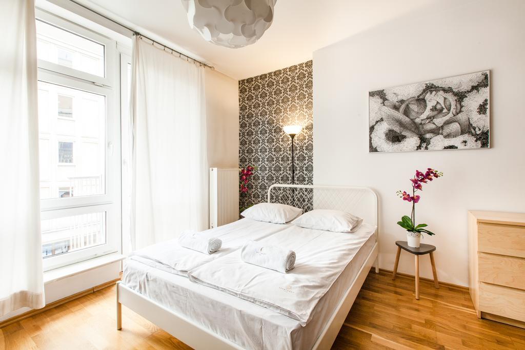 Apartament 4You Zurawia Варшава Екстериор снимка